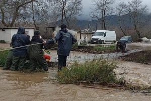 Seydikemer’de Mahsur Kalan Vatandaşlar İtfaiye Ekiplerince Kurtarıldı